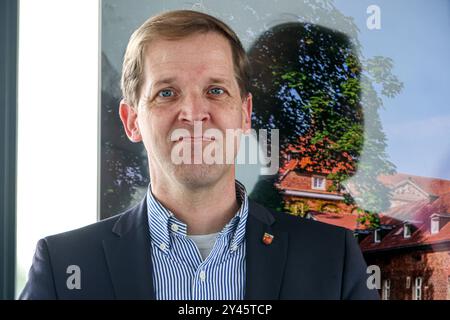 Pressekonferenz Sparkassen Münsterland Giro. Im Jahr 2024 verbindet das Profi Rennen Haltern am See mit Münster. Gruppenbild der Beteiligten. Dr. Christian Schulze Pellengahr CDU, Landrat Kreis Coesfeld, Haltern am See, Nordrhein-Westfalen, DEU, Deutschland, 16.09.2024 *** Pressekonferenz Sparkassen Münsterland Giro im Jahr 2024 wird das Profirennen Haltern am See mit Münster verbinden Foto der Teilnehmer Dr. Christian Schulze Pellengahr CDU, Landrat Coesfeld, Haltern am See, Nordrhein-Westfalen, DEU, Deutschland, 16 09 2024 Stockfoto