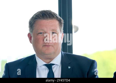 Pressekonferenz Sparkassen Münsterland Giro. Im Jahr 2024 verbindet das Profi Rennen Haltern am See mit Münster. Gruppenbild der Beteiligten. Andreas Stegemann CDU, Bürgermeister Haltern am See Haltern am See, Nordrhein-Westfalen, DEU, Deutschland, 16.09.2024 *** Pressekonferenz Sparkassen Münsterland Giro 2024 verbindet das Profirennen Haltern am See mit Münster Gruppenfoto der Teilnehmer Andreas Stegemann CDU , Bürgermeister Haltern am See Haltern am See, Nordrhein-Westfalen, DEU, Deutschland, 16 09 2024 Stockfoto