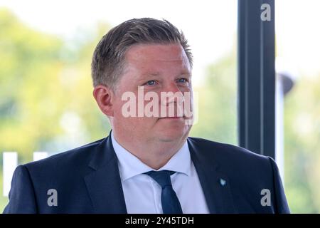 Pressekonferenz Sparkassen Münsterland Giro. Im Jahr 2024 verbindet das Profi Rennen Haltern am See mit Münster. Gruppenbild der Beteiligten. Andreas Stegemann CDU, Bürgermeister Haltern am See Haltern am See, Nordrhein-Westfalen, DEU, Deutschland, 16.09.2024 *** Pressekonferenz Sparkassen Münsterland Giro 2024 verbindet das Profirennen Haltern am See mit Münster Gruppenfoto der Teilnehmer Andreas Stegemann CDU , Bürgermeister Haltern am See Haltern am See, Nordrhein-Westfalen, DEU, Deutschland, 16 09 2024 Stockfoto