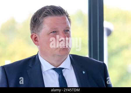 Pressekonferenz Sparkassen Münsterland Giro. Im Jahr 2024 verbindet das Profi Rennen Haltern am See mit Münster. Gruppenbild der Beteiligten. Andreas Stegemann CDU, Bürgermeister Haltern am See Haltern am See, Nordrhein-Westfalen, DEU, Deutschland, 16.09.2024 *** Pressekonferenz Sparkassen Münsterland Giro 2024 verbindet das Profirennen Haltern am See mit Münster Gruppenfoto der Teilnehmer Andreas Stegemann CDU , Bürgermeister Haltern am See Haltern am See, Nordrhein-Westfalen, DEU, Deutschland, 16 09 2024 Stockfoto