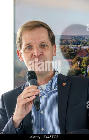 Pressekonferenz Sparkassen Münsterland Giro. Im Jahr 2024 verbindet das Profi Rennen Haltern am See mit Münster. Gruppenbild der Beteiligten. Dr. Christian Schulze Pellengahr CDU, Landrat Kreis Coesfeld, Haltern am See, Nordrhein-Westfalen, DEU, Deutschland, 16.09.2024 *** Pressekonferenz Sparkassen Münsterland Giro im Jahr 2024 wird das Profirennen Haltern am See mit Münster verbinden Foto der Teilnehmer Dr. Christian Schulze Pellengahr CDU, Landrat Coesfeld, Haltern am See, Nordrhein-Westfalen, DEU, Deutschland, 16 09 2024 Stockfoto