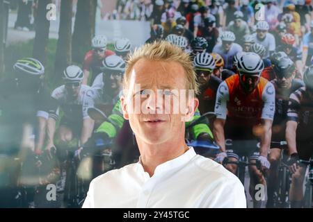 Pressekonferenz Sparkassen Münsterland Giro. Im Jahr 2024 verbindet das Profi Rennen Haltern am See mit Münster. Gruppenbild der Beteiligten. Fabian Wegmann, sportlicher Leiter des Sparkassen Münsterland Giro, Haltern am See, Nordrhein-Westfalen, DEU, Deutschland, 16.09.2024 *** Pressekonferenz Sparkassen Münsterland Giro im Jahr 2024 wird das Profirennen Haltern am See mit Münster Group verbinden Foto der Beteiligten Fabian Wegmann, Sportdirektor der Sparkassen Münsterland Giro, Haltern am See, Nordrhein-Westfalen, DEU, Deutschland, 16 09 2024 Stockfoto