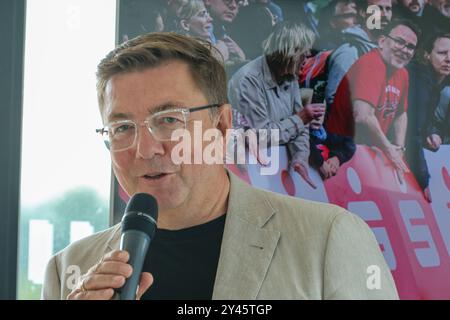 Pressekonferenz Sparkassen Münsterland Giro. Im Jahr 2024 verbindet das Profi Rennen Haltern am See mit Münster. Gruppenbild der Beteiligten. Detlev Klage, Stellv. Vorsitzende der Geschäftsführung, Finanz Informatik, Haltern am See, Nordrhein-Westfalen, DEU, Deutschland, 16.09.2024 *** Pressekonferenz Sparkassen Münsterland Giro im Jahr 2024 wird das Profirennen Haltern am See mit Münster Group verbinden Foto der Teilnehmer Detlev Klage, Stellvertretender Vorstandsvorsitzender, Finanz Informatik, Haltern am See, Nordrhein-Westfalen, DEU, Deutschland, 16 09 2024 Stockfoto