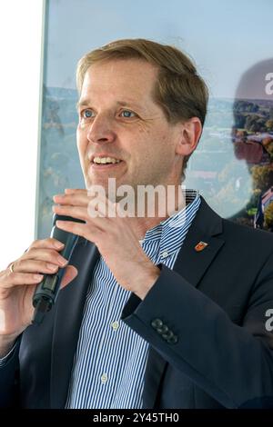 Pressekonferenz Sparkassen Münsterland Giro. Im Jahr 2024 verbindet das Profi Rennen Haltern am See mit Münster. Gruppenbild der Beteiligten. Dr. Christian Schulze Pellengahr CDU, Landrat Kreis Coesfeld, Haltern am See, Nordrhein-Westfalen, DEU, Deutschland, 16.09.2024 *** Pressekonferenz Sparkassen Münsterland Giro im Jahr 2024 wird das Profirennen Haltern am See mit Münster verbinden Foto der Teilnehmer Dr. Christian Schulze Pellengahr CDU, Landrat Coesfeld, Haltern am See, Nordrhein-Westfalen, DEU, Deutschland, 16 09 2024 Stockfoto