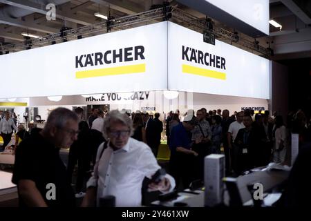 IFA Berlin Deu, Deutschland, Berlin, 09.09.2024 Stand von Kaercher Kärcher auf der 100 Ausgabe der ifa , Internationale Funkausstellung oder neu Innovation for All Innovation fer alle , Messe für Unterhaltung , Unterhaltungselektronik und Haushaltsgeraete unter dem Motto Consumer Electronics Unlimited in Berlin 2024 Deutschland . Die diesjaehrige IFA findet vom 6. bis 10. September 2024 statt und umfasst Aussteller aus der globalen Technologiebranche en: Stand der Kaercher Kärcher auf der ifa , Internationale Funk-Ausstellung oder heute Innovation for All , Fachmesse für Unterhaltung Stockfoto