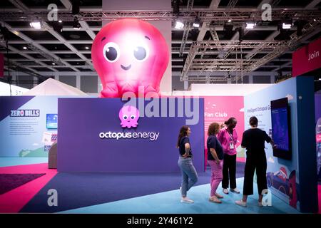 IFA Berlin Deu, Deutschland, Berlin, 09.09.2024 Stand von Octopus Energy auf der 100 Ausgabe der ifa , Internationale Funkausstellung oder neu Innovation for All Innovation fer alle , Messe für Unterhaltung , Unterhaltungselektronik und Haushaltsgeraete unter dem Motto Consumer Electronics Unlimited in Berlin 2024 Deutschland . Die diesjaehrige IFA findet vom 6. bis 10. September 2024 statt und umfasst Aussteller aus der globalen Technologiebranche en: Stand der Oktopusenergie auf der ifa , Internationale Funk-Ausstellung oder heute Innovation for All , Fachmesse für Unterhaltung , c Stockfoto