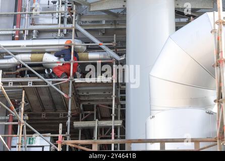 Produktion grüner Wasserstoff bei Evonik Anlagen auf dem Werksgeländen von Evonik im Chemiepark Herne. Mit Hilfe eines Elektrolyseurs grüner Wasserstoff hergestellt werden soll, aufgenomman am 16.09.2024 in Herne Herne Deutschland *** Produktion von grünem Wasserstoff in Evonik-Anlagen am Standort Evonik im Chemiepark Herne wird grüner Wasserstoff mit Hilfe eines Elektrolyseurs hergestellt, der am 16 09 2024 in Herne Herne Deutschland erfasst wurde Stockfoto