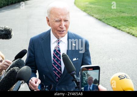 Washington, Usa. September 2024. Präsident Joe Biden spricht mit Reportern beim Verlassen des Weißen Hauses in Washington, DC (Foto: Michael Brochstein/SIPA USA) Credit: SIPA USA/Alamy Live News Stockfoto