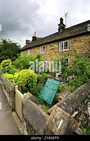 Die Pest Cottages, Eyam Dorf, Derbyshire, Peak District National Park, England, Großbritannien Stockfoto