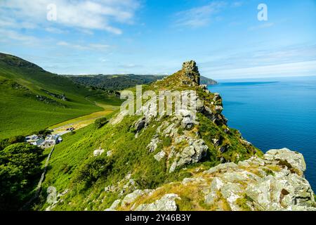 Ein fantastischer Spaziergang durch das Valley of Rocks zur kleinen Hafenstadt Lynmouth in der Grafschaft Devon - Großbritannien Stockfoto