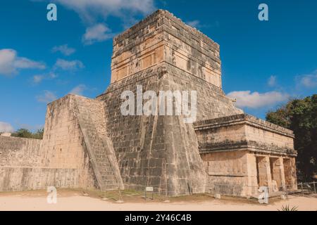Antike Ruinen der großen präkolumbischen Stadt Chichen Itza, erbaut von den Maya, Mexiko Stockfoto