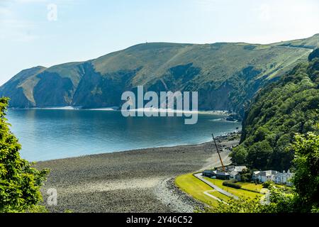 Ein fantastischer Spaziergang durch das Valley of Rocks zur kleinen Hafenstadt Lynmouth in der Grafschaft Devon - Großbritannien Stockfoto