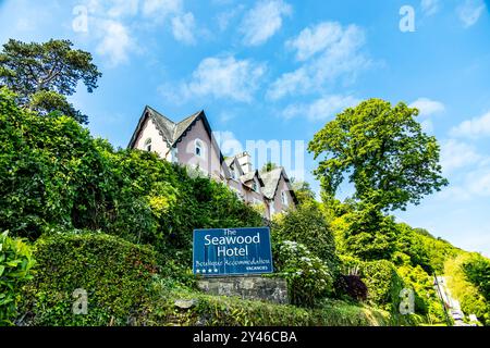 Ein fantastischer Spaziergang durch das Valley of Rocks zur kleinen Hafenstadt Lynmouth in der Grafschaft Devon - Großbritannien Stockfoto