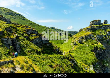 Ein fantastischer Spaziergang durch das Valley of Rocks zur kleinen Hafenstadt Lynmouth in der Grafschaft Devon - Großbritannien Stockfoto