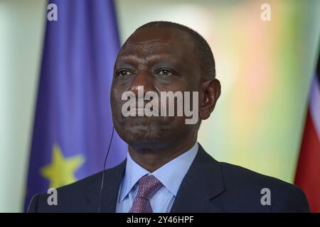 Bundeskanzler Olaf Scholz SPD empfaengt am Freitag 13.09.2024 den Praesidenten der Republik Kenia, William Samoei Ruto Foto, im Bundeskanzleramt in Berlin. Am Nachmittag unterzeichneten Bundesinnenministerin Nancy Faeser SPD und der kenianische Aussenminister Musalia Mudavadi die Vereinbarung zum Migrationsabkommen. Mit dem Migrationsabkommen verfolgt die Bundesregierung das Ziel, mit anderen Staaten sowohl bei der Fachkraefteeinwanderung als auch bei der Rueckfuehrung von Menschen ohne BLEIBERECHT besser zusammenzuarbeiten. Das Thema Abschiebungen spielt gegenueber Kenia keine große Rolle. I Stockfoto