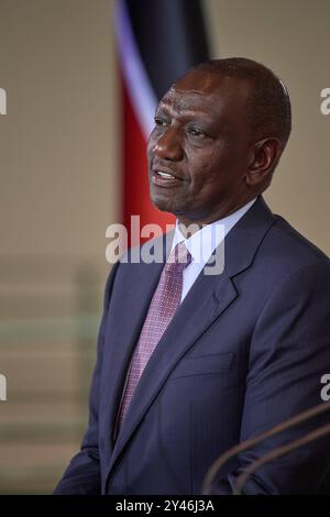 Bundeskanzler Olaf Scholz SPD empfaengt am Freitag 13.09.2024 den Praesidenten der Republik Kenia, William Samoei Ruto Foto, im Bundeskanzleramt in Berlin. Am Nachmittag unterzeichneten Bundesinnenministerin Nancy Faeser SPD und der kenianische Aussenminister Musalia Mudavadi die Vereinbarung zum Migrationsabkommen. Mit dem Migrationsabkommen verfolgt die Bundesregierung das Ziel, mit anderen Staaten sowohl bei der Fachkraefteeinwanderung als auch bei der Rueckfuehrung von Menschen ohne BLEIBERECHT besser zusammenzuarbeiten. Das Thema Abschiebungen spielt gegenueber Kenia keine große Rolle. I Stockfoto