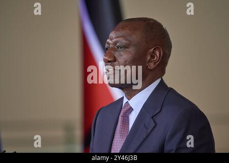 Bundeskanzler Olaf Scholz SPD empfaengt am Freitag 13.09.2024 den Praesidenten der Republik Kenia, William Samoei Ruto Foto, im Bundeskanzleramt in Berlin. Am Nachmittag unterzeichneten Bundesinnenministerin Nancy Faeser SPD und der kenianische Aussenminister Musalia Mudavadi die Vereinbarung zum Migrationsabkommen. Mit dem Migrationsabkommen verfolgt die Bundesregierung das Ziel, mit anderen Staaten sowohl bei der Fachkraefteeinwanderung als auch bei der Rueckfuehrung von Menschen ohne BLEIBERECHT besser zusammenzuarbeiten. Das Thema Abschiebungen spielt gegenueber Kenia keine große Rolle. I Stockfoto