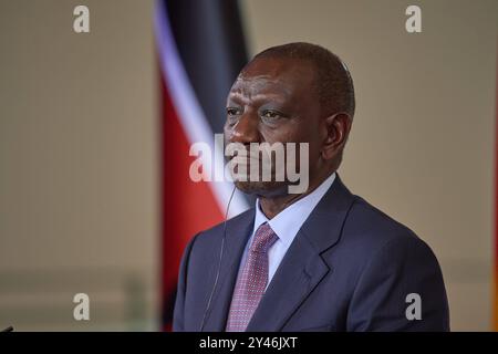 Bundeskanzler Olaf Scholz SPD empfaengt am Freitag 13.09.2024 den Praesidenten der Republik Kenia, William Samoei Ruto Foto, im Bundeskanzleramt in Berlin. Am Nachmittag unterzeichneten Bundesinnenministerin Nancy Faeser SPD und der kenianische Aussenminister Musalia Mudavadi die Vereinbarung zum Migrationsabkommen. Mit dem Migrationsabkommen verfolgt die Bundesregierung das Ziel, mit anderen Staaten sowohl bei der Fachkraefteeinwanderung als auch bei der Rueckfuehrung von Menschen ohne BLEIBERECHT besser zusammenzuarbeiten. Das Thema Abschiebungen spielt gegenueber Kenia keine große Rolle. I Stockfoto