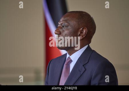 Bundeskanzler Olaf Scholz SPD empfaengt am Freitag 13.09.2024 den Praesidenten der Republik Kenia, William Samoei Ruto Foto, im Bundeskanzleramt in Berlin. Am Nachmittag unterzeichneten Bundesinnenministerin Nancy Faeser SPD und der kenianische Aussenminister Musalia Mudavadi die Vereinbarung zum Migrationsabkommen. Mit dem Migrationsabkommen verfolgt die Bundesregierung das Ziel, mit anderen Staaten sowohl bei der Fachkraefteeinwanderung als auch bei der Rueckfuehrung von Menschen ohne BLEIBERECHT besser zusammenzuarbeiten. Das Thema Abschiebungen spielt gegenueber Kenia keine große Rolle. I Stockfoto