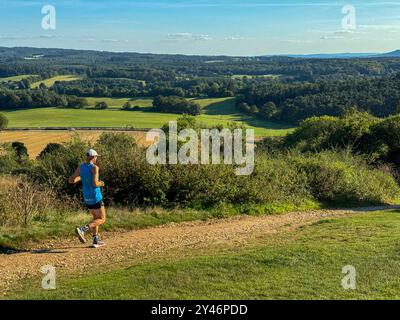 Newlands Corner, Guildford. September 2024. Ein wunderschöner warmer und sonniger Tag für die Home Counties heute. Die Aussicht von Newlands Corner, auf den North Downs, Blick nach Süden von Guildford in Surrey. Quelle: james jagger/Alamy Live News Stockfoto