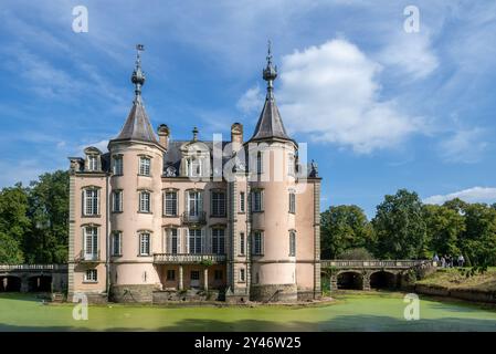 1750 Wasserschloss Poeke / Kasteel van Poeke im Rokoko-Stil bei Aalter, Ostflandern, Belgien Stockfoto