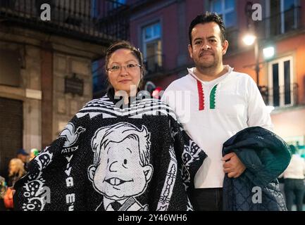 Mexiko-Stadt, Mexiko. September 2024. Hunderte von Menschen besuchen Zocalo auf dem Hauptplatz, um an der Feier des 214. Jahrestages des mexikanischen Unabhängigkeitstages teilzunehmen. Am 15. September 2024 in Mexiko-Stadt. (Foto: Essene Hernandez/Eyepix Group/SIPA USA) Credit: SIPA USA/Alamy Live News Stockfoto