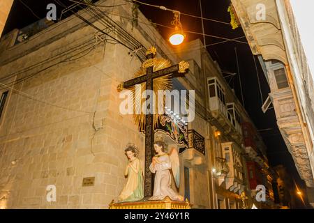 Cospicua, Malta - 13. September 2024. Die Statue des Heiligen Kreuzes bei der Prozession des Heiligen Kreuzes Stockfoto