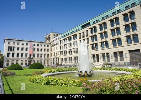 Max-Liebermann-Haus, Palais am Pariser Platz und Allianz-Forum, Pariser Platz, Mitte, Berlin, Deutschland Stockfoto