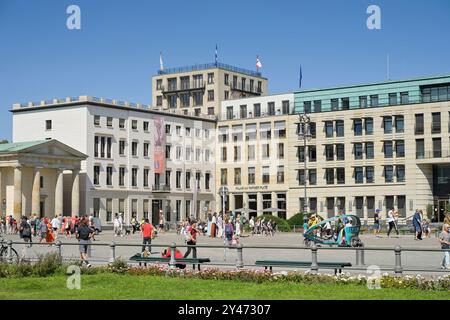 Max-Liebermann-Haus, Palais am Pariser Platz und Allianz-Forum, Pariser Platz, Mitte, Berlin, Deutschland *** Max Liebermann Haus, Palais am Pariser Platz und Allianz Forum, Pariser Platz, Mitte, Berlin, Deutschland Stockfoto