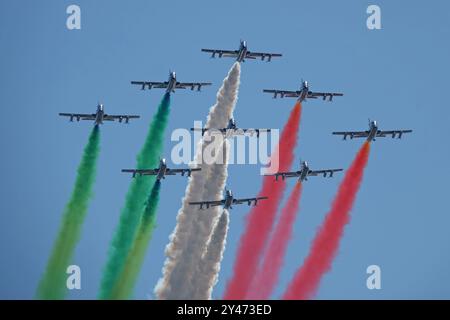 Los Angeles, Kalifornien, USA - 4. Juli 2024: Das Frecce Tricolori Demonstrationsteam der italienischen Luftwaffe führt einen Überflug durch. Stockfoto