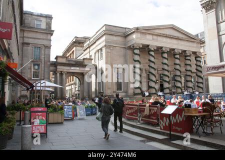 Blick auf Exchange Place und Merchant City in der Buchanan Street in Glasgow, Schottland, Großbritannien Stockfoto