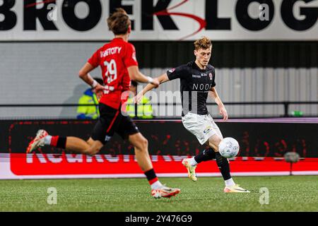 Helmond, Niederlande. September 2024. HELMOND, Helmond Sport - Top Oss, 16.09.2024, Dutch Keuken Kampioen Divisie Season 2024-2025, GS staalwerke stadion Credit: Pro Shots/Alamy Live News Stockfoto