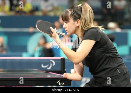 Merve DEMIR aus der Türkei (Türkiye) im Para Tischtennis - Women's Singles - WS10 bei den Paralympischen Spielen 2024 in Paris, Frankreich Stockfoto