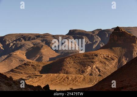 Das Tata-Tal und die Berber Ksars, alte befestigte Dörfer, die heute verlassen wurden, monumentale Festungen, die in der präsaharischen Wüste stehen. Stockfoto