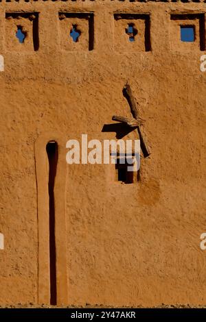 Das Tata-Tal und die Berber Ksars, alte befestigte Dörfer, die heute verlassen wurden, monumentale Festungen, die in der präsaharischen Wüste stehen. Stockfoto