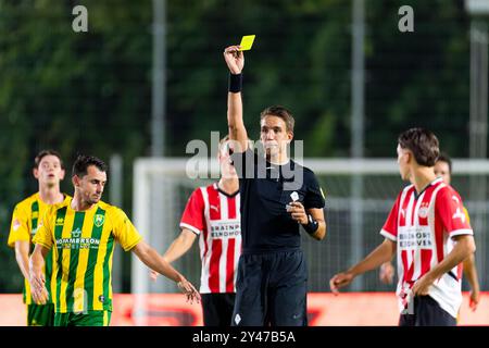 Eindhoven, Niederlande. September 2024. EINDHOVEN, NIEDERLANDE - 16. SEPTEMBER: Schiedsrichter Clay Ruperti während des niederländischen Keuken Kampioen Divisie-Spiels zwischen Jong PSV und ADO den Haag am 16. September 2024 auf dem PSV Campus de Herdgang in Eindhoven, Niederlande. (Foto von Joris Verwijst/Orange Pictures) Credit: Orange Pics BV/Alamy Live News Stockfoto