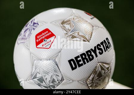 Helmond, Niederlande. September 2024. HELMOND, Helmond Sport - Top Oss, 16.09.2024, Dutch Keuken Kampioen Divisie Season 2024-2025, GS staalwerke stadion Credit: Pro Shots/Alamy Live News Stockfoto