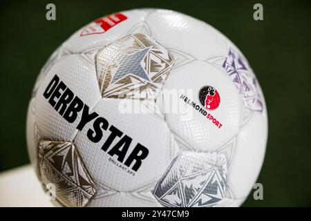 Helmond, Niederlande. September 2024. HELMOND, Helmond Sport - Top Oss, 16.09.2024, Dutch Keuken Kampioen Divisie Season 2024-2025, GS stadion Ball Credit: Pro Shots/Alamy Live News Stockfoto