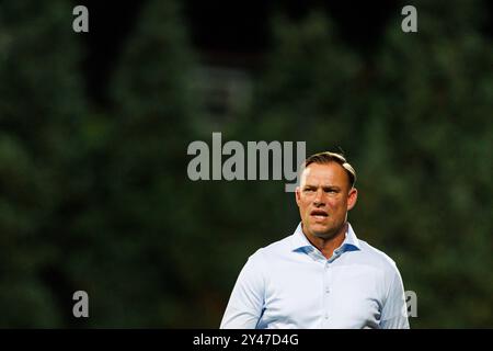 Helmond, Niederlande. September 2024. HELMOND, Helmond Sport - Top Oss, 16.09.2024, Niederländisch Keuken Kampioen Divisie Saison 2024-2025, GS stadion Helmond Sport Coach Kevin Hofland Credit: Pro Shots/Alamy Live News Stockfoto
