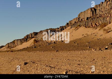 Das Tata-Tal und die Berber Ksars, alte befestigte Dörfer, die heute verlassen wurden, monumentale Festungen, die in der präsaharischen Wüste stehen. Stockfoto