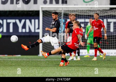 Helmond, Niederlande. September 2024. HELMOND, Helmond Sport - Top Oss, 16.09.2024, Dutch Keuken Kampioen Divisie Season 2024-2025, GS staalwerke stadion Credit: Pro Shots/Alamy Live News Stockfoto