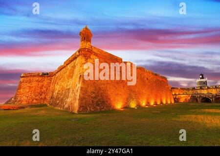 San Juan, Puerto Rico. Fort San Felipe del Morro oder Schloss Morro bei Sonnenuntergang. Stockfoto