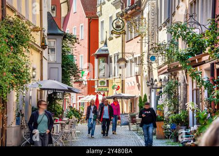 Altstadtbummel durch die historischen Gassen, Lindau, September 2024 Deutschland, Lindau, September 2024, Touristen beim Stadtbummel in der Altstadt, Lindau Insel, Fußgängerzone, Einzelhandel, Wirtschaft, Herbst, Bayern *** Altstadt Spaziergang durch die historischen Gassen, Lindau, September 2024 Deutschland, Lindau, September 2024, Touristen, die durch die Altstadt schlendern, die Insel Lindau, die Fußgängerzone, den Einzelhandel, die Wirtschaft, Herbst, Bayern Stockfoto