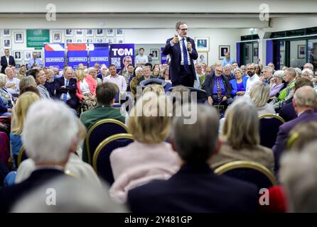 Haywards Heath, Großbritannien. September 2024. Image © lizenziert für Parsons Media. 16/09/2024. Haywards Heath, Großbritannien. Tom Tugendhat besucht Hustings in Haywards Heath. Tom Tugendhat, Abgeordneter der Konservativen Partei hoffnungsvoll, nimmt an einem Hustings auf dem South of England Showground in Haywards Heath Teil. Foto: andrew parsons/Alamy Live News Stockfoto