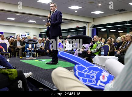 Haywards Heath, Großbritannien. September 2024. Image © lizenziert für Parsons Media. 16/09/2024. Haywards Heath, Großbritannien. Tom Tugendhat besucht Hustings in Haywards Heath. Tom Tugendhat, Abgeordneter der Konservativen Partei hoffnungsvoll, nimmt an einem Hustings auf dem South of England Showground in Haywards Heath Teil. Foto: andrew parsons/Alamy Live News Stockfoto