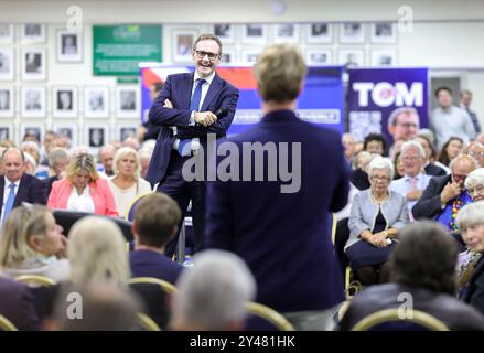 Haywards Heath, Großbritannien. September 2024. Image © lizenziert für Parsons Media. 16/09/2024. Haywards Heath, Großbritannien. Tom Tugendhat besucht Hustings in Haywards Heath. Tom Tugendhat, Abgeordneter der Konservativen Partei hoffnungsvoll, nimmt an einem Hustings auf dem South of England Showground in Haywards Heath Teil. Foto: andrew parsons/Alamy Live News Stockfoto