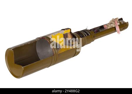 RKG-3 sowjetische Panzerabwehrgranate. Dummy-Version mit Cutaway. Isoliert auf weißem Hintergrund. Stockfoto