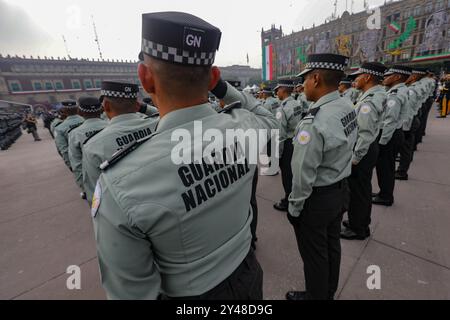 Mexiko-Stadt, Mexiko. September 2024. Mitglieder der Nationalgarde nehmen an der Militärparade zum 214. Jahrestag des mexikanischen Unabhängigkeitstages Teil. Am 16. September 2024 in Mexiko-Stadt. (Foto: Ian Robles/ Credit: Eyepix Group/Alamy Live News Stockfoto