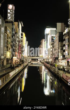 Regnerische Tage in Tokio. Nächtliche Spaziergänge durch Tokio. Zugfahrt durch Hakone. Stockfoto