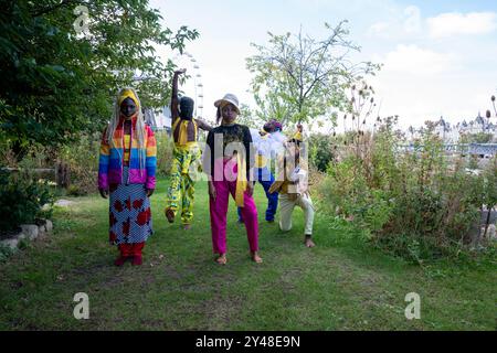 London, Großbritannien, 16. September 2024, werden fünf Tänzer der nigerianischen The QDance Company im Southbank Centre auftreten. Eine britische Premiere ihrer Show Re:INCARNATION, eine Fusion aus Tanz, Musik, Mode und bildender Kunst. Die Tour findet am 18. Und 19. September zu Beginn der Tour durch Großbritannien statt. Tänzer : Angela Uchenna Okol, Emmanuel Henry David, Faith Chukwuemeka Okoh, Grace Diepreye Okilo und Weisheit Henry Bethel., Andrew Lalchan Photography/Alamy Live News Stockfoto